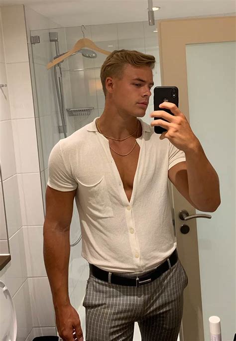 peachyyboy, also known under the username @peachyyboy is a verified OnlyFans creator located in England 🇬🇧. peachyyboy is most probably working as a full-time OnlyFans creator with an estimated earnings somewhere between $52.2k — $87.0k per month. Bear in mind this is only our estimate.